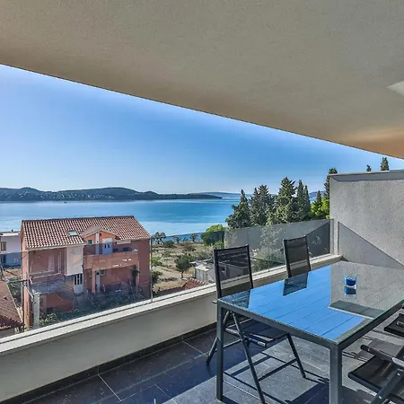 2 Bedroom Lovely In Seget Donji Appartamento *