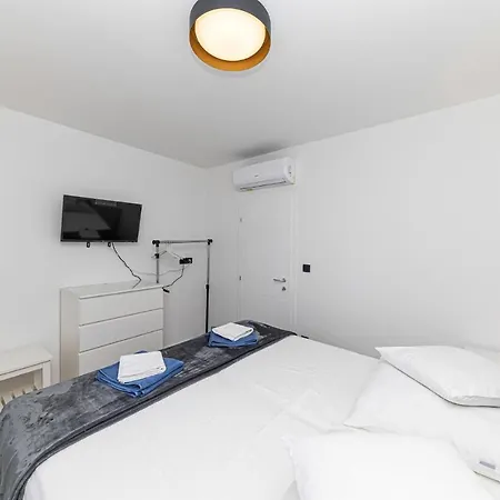 Appartamento 2 Bedroom Lovely In Seget Donji Traù