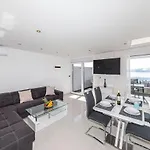 公寓 2 Bedroom Lovely In Seget Donji