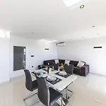 2 Bedroom Lovely In Seget Donji * 特罗吉尔