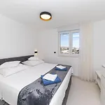 公寓 2 Bedroom Lovely In Seget Donji *