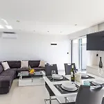 公寓 2 Bedroom Lovely In Seget Donji 特罗吉尔