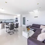2 Bedroom Lovely In Seget Donji 公寓