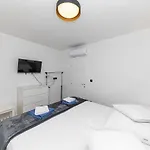 公寓 2 Bedroom Lovely In Seget Donji 特罗吉尔