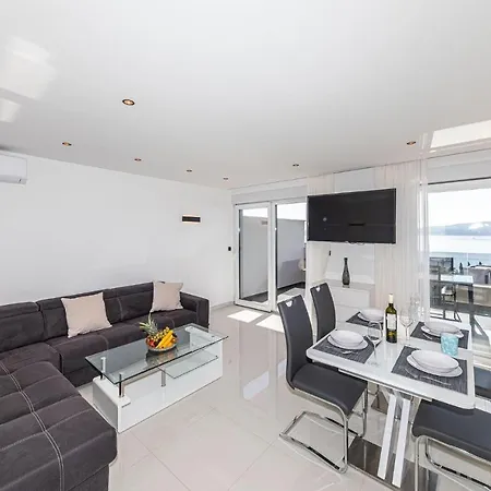 Apartmán 2 Bedroom Lovely In Seget Donji