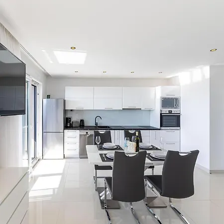 Apartmán 2 Bedroom Lovely In Seget Donji *
