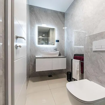Apartmán 2 Bedroom Lovely In Seget Donji