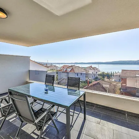 2 Bedroom Beautiful In Seget Donji Apartment