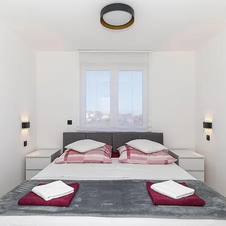 2 Bedroom Beautiful In Seget Donji Apartment