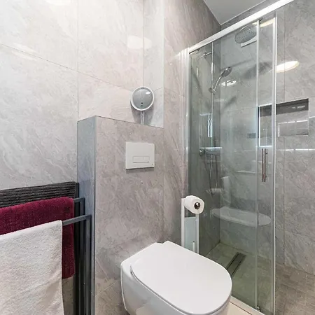 2 Bedroom Lovely In Seget Donji Apartmán *