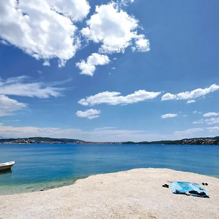 2 Bedroom Lovely In Seget Donji Trogir