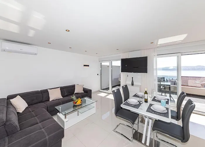 Apartment In Seget Donji