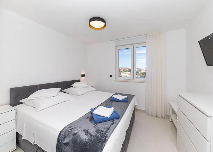 Apartment In Seget Donji *