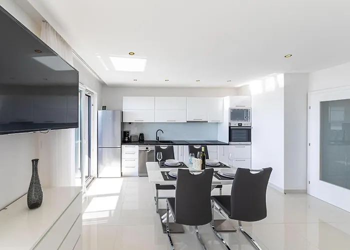 Apartment In Seget Donji *